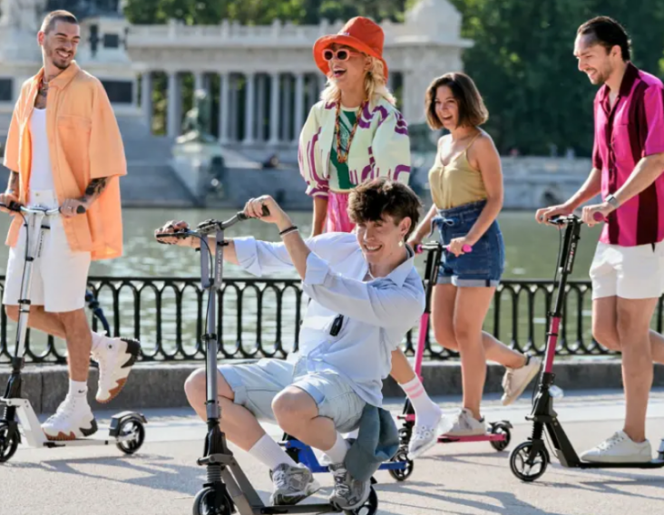 Young people having fun with Globber scooters at Parque del Retiro