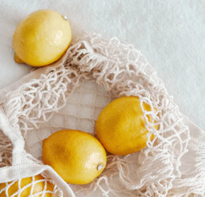 Lemons inside a mesh bag