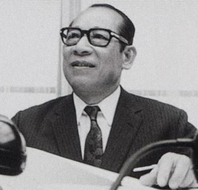 Black and white picture of Momofuku Ando